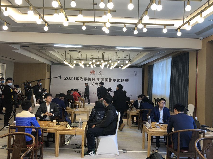 阿斯报的消息，皇马会再次追求姆巴佩，但是经历了上一次的事件后他们会要求姆巴佩最迟1月15日前做出决定。